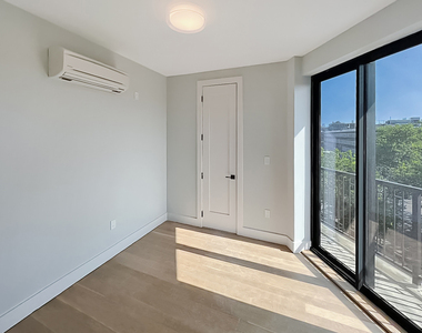 494 Manhattan Avenue - Photo Thumbnail 7
