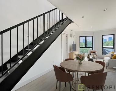 494 Manhattan Avenue - Photo Thumbnail 3