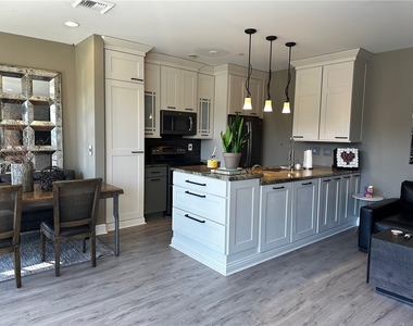 151 Fort Pitt Blvd - Photo Thumbnail 2