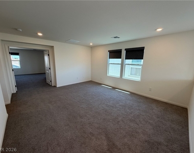 8030 Minavalle Avenue - Photo Thumbnail 13