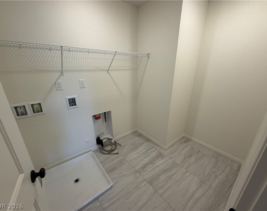 8030 Minavalle Avenue - Photo Thumbnail 20