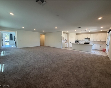 8030 Minavalle Avenue - Photo Thumbnail 4