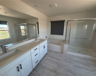 8030 Minavalle Avenue - Photo Thumbnail 16