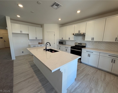 8030 Minavalle Avenue - Photo Thumbnail 6