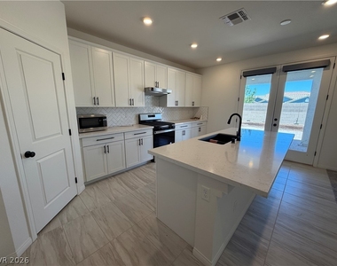 8030 Minavalle Avenue - Photo Thumbnail 8
