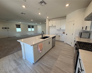 8030 Minavalle Avenue - Photo Thumbnail 7