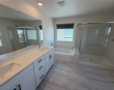 8030 Minavalle Avenue - Photo Thumbnail 17