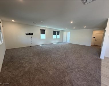 8030 Minavalle Avenue - Photo Thumbnail 5