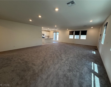 8030 Minavalle Avenue - Photo Thumbnail 3