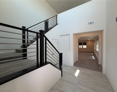 8030 Minavalle Avenue - Photo Thumbnail 2