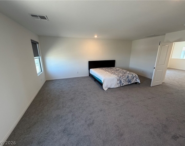 8030 Minavalle Avenue - Photo Thumbnail 15