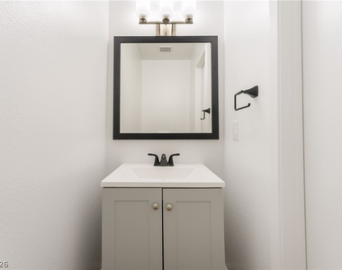 1406 N Jones Boulevard - Photo Thumbnail 12