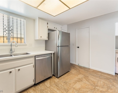 1406 N Jones Boulevard - Photo Thumbnail 9