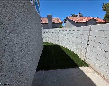 2275 Ramsgate Drive - Photo Thumbnail 3