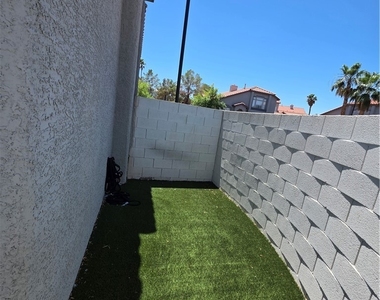 2275 Ramsgate Drive - Photo Thumbnail 6