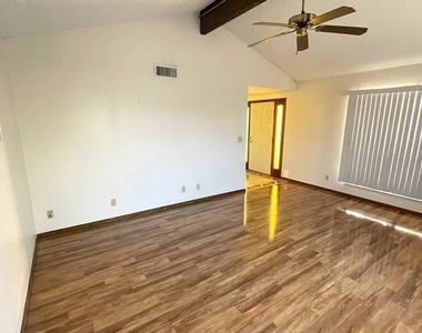 600 Woodmount Drive - Photo Thumbnail 26