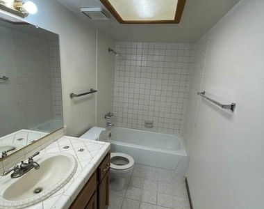 600 Woodmount Drive - Photo Thumbnail 30
