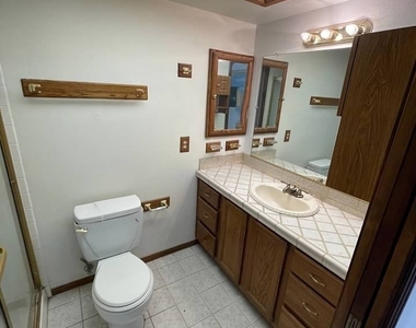 600 Woodmount Drive - Photo Thumbnail 32
