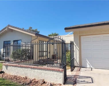 600 Woodmount Drive - Photo Thumbnail 3