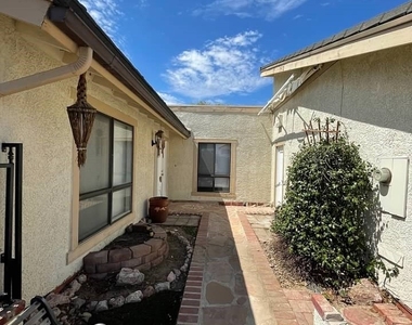 600 Woodmount Drive - Photo Thumbnail 7