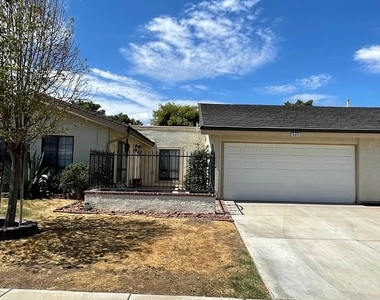 600 Woodmount Drive - Photo Thumbnail 5