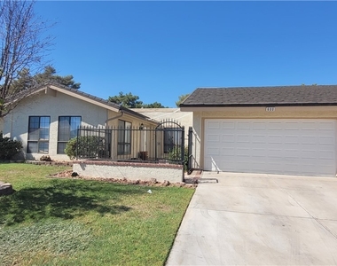 600 Woodmount Drive - Photo Thumbnail 2
