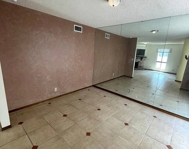 600 Woodmount Drive - Photo Thumbnail 11