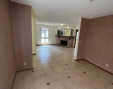 600 Woodmount Drive - Photo Thumbnail 10