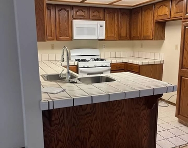 600 Woodmount Drive - Photo Thumbnail 35