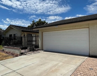 600 Woodmount Drive - Photo Thumbnail 6