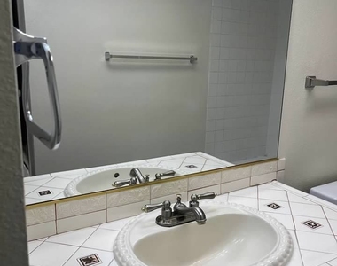 600 Woodmount Drive - Photo Thumbnail 36