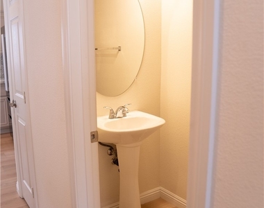 10808 Wallflower Avenue - Photo Thumbnail 56