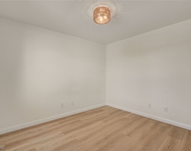 10808 Wallflower Avenue - Photo Thumbnail 37