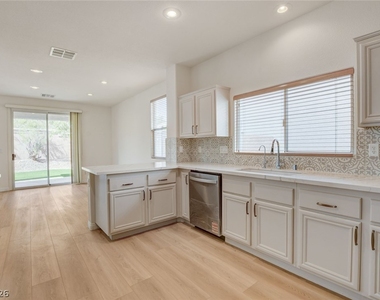 10808 Wallflower Avenue - Photo Thumbnail 24