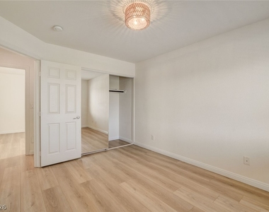 10808 Wallflower Avenue - Photo Thumbnail 44