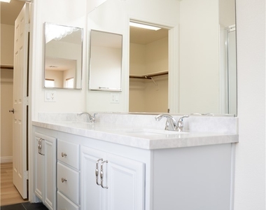 10808 Wallflower Avenue - Photo Thumbnail 60