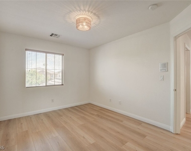 10808 Wallflower Avenue - Photo Thumbnail 53