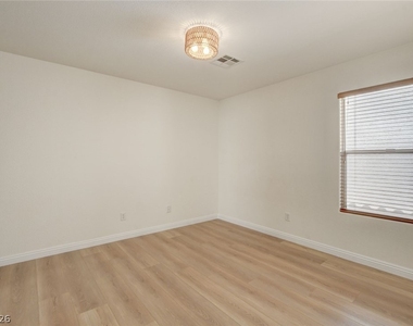 10808 Wallflower Avenue - Photo Thumbnail 45