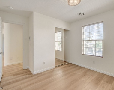 10808 Wallflower Avenue - Photo Thumbnail 39