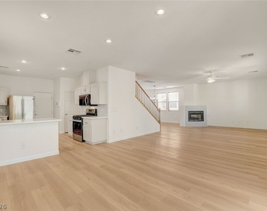 10808 Wallflower Avenue - Photo Thumbnail 11