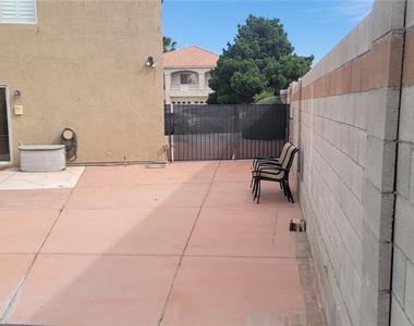 8201 Mountain Heather Court - Photo Thumbnail 6
