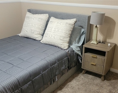 8201 Mountain Heather Court - Photo Thumbnail 36
