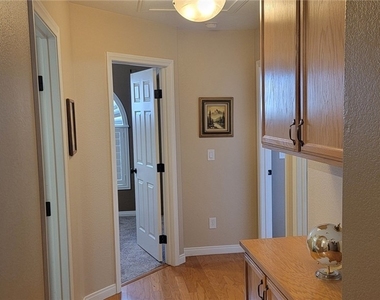 8201 Mountain Heather Court - Photo Thumbnail 25