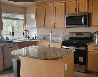 8201 Mountain Heather Court - Photo Thumbnail 12