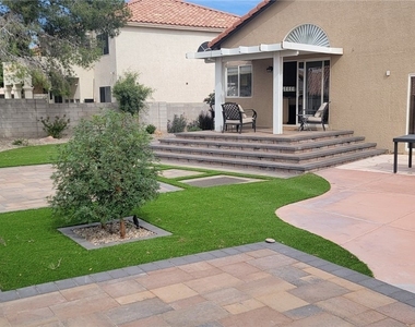 8201 Mountain Heather Court - Photo Thumbnail 5