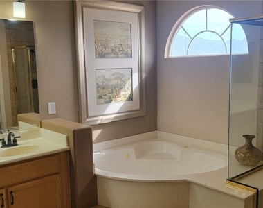 8201 Mountain Heather Court - Photo Thumbnail 20