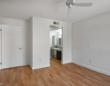 5170 S Jones Boulevard - Photo Thumbnail 10