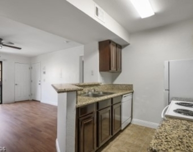 5170 S Jones Boulevard - Photo Thumbnail 6
