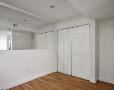 5170 S Jones Boulevard - Photo Thumbnail 8