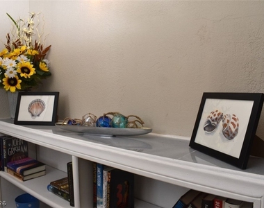 6889 Beverly Glen Avenue - Photo Thumbnail 6